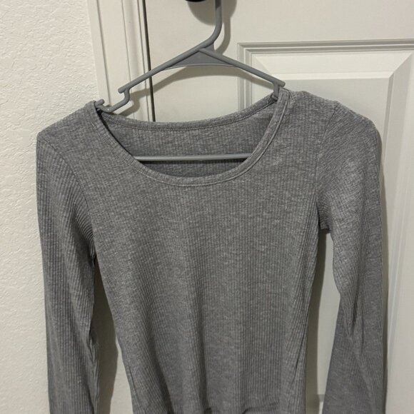 (Bundle) 7 Long Sleeve Top/Sweater (Sizes Small and Medium) - Picture 4 of 8